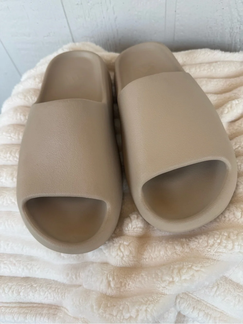 Adidas Yeezy Slide Beige Tan Size 10 US Mens / Womens Unisex